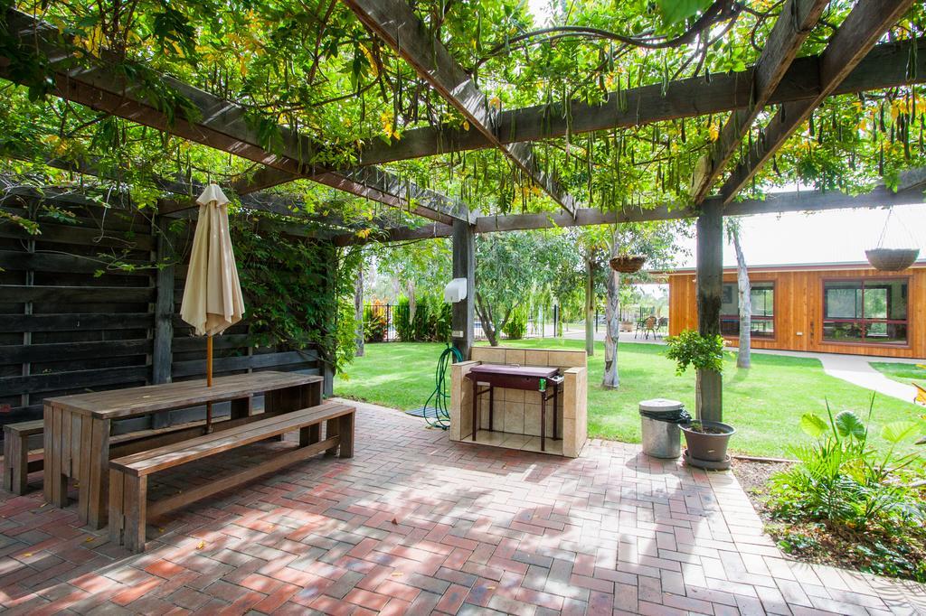 Perricoota Vines Retreat Hotel Moama Exterior foto