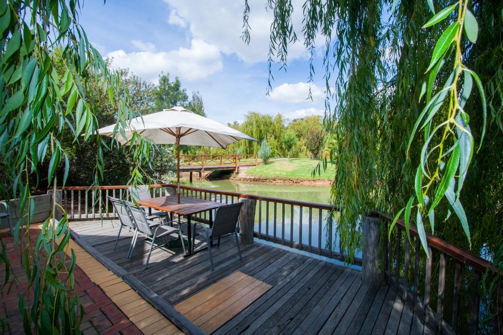 Perricoota Vines Retreat Hotel Moama Exterior foto