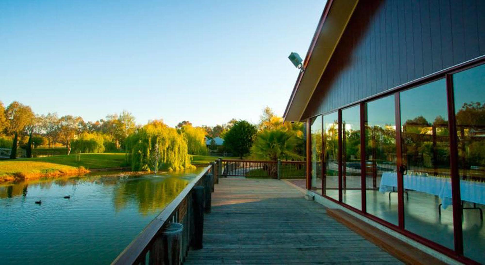 Perricoota Vines Retreat Hotel Moama Exterior foto